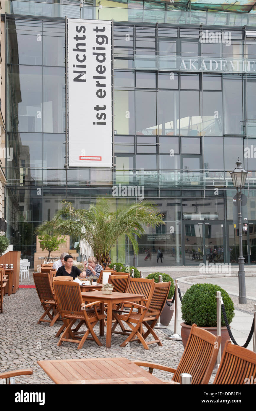 Akademie Der Limón - Acamdemy der Künste mit Cafe-Terrasse Hotel Adlon am Pariser Platz Platz, Brandenburger Tor; Berlin Stockfoto