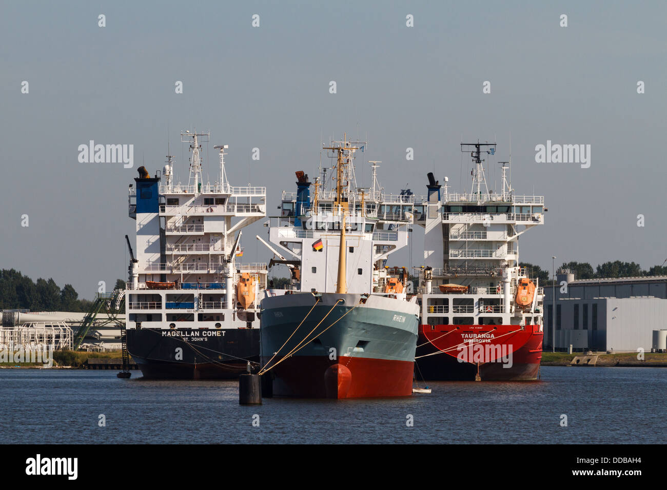 Schiffe vor anker Fotos und Bildmaterial in hoher Auflösung Alamy