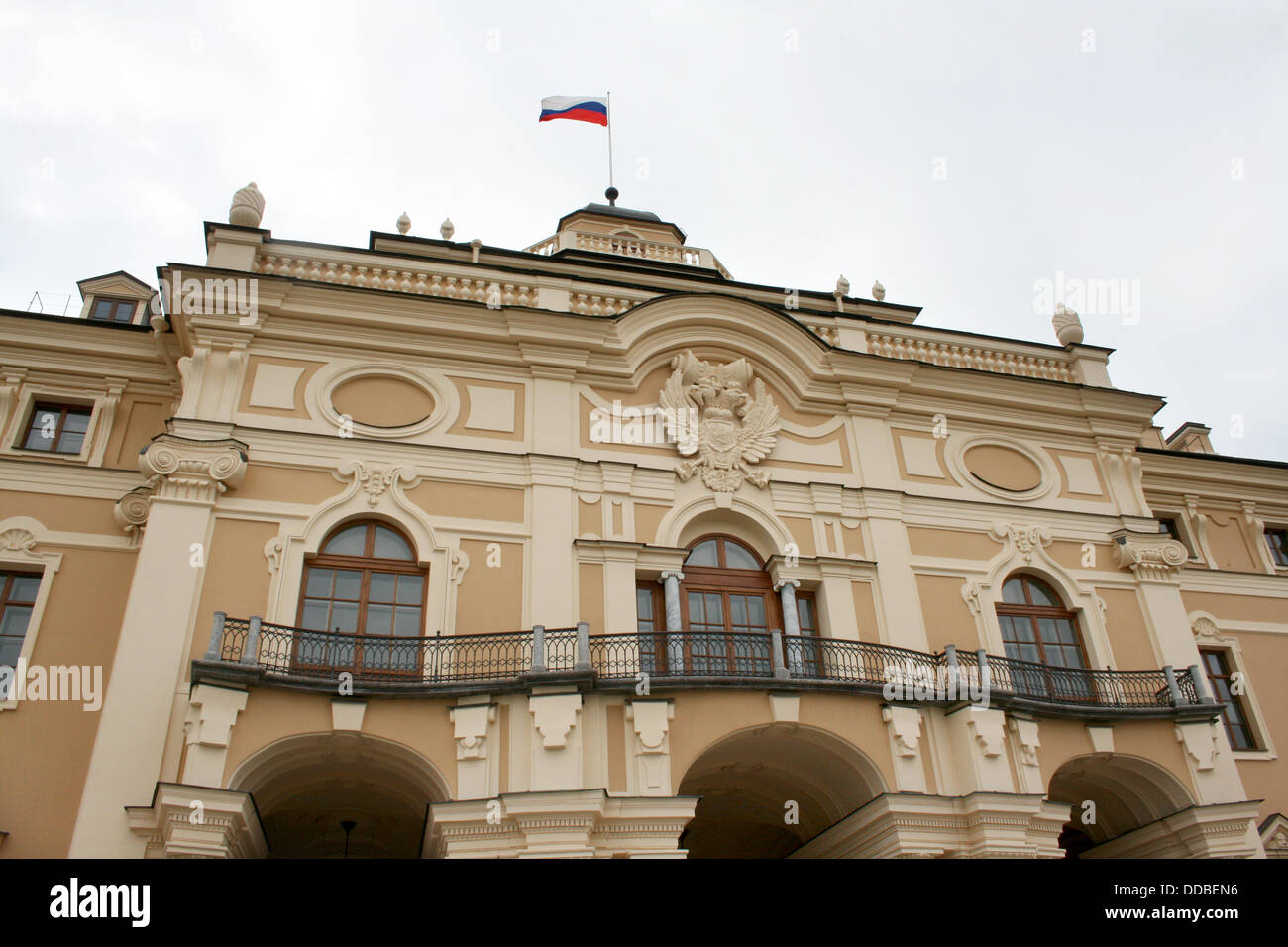 Ein Blick auf die Konstantin-Palast in Strelna bei St. Petersburg, Russland, 22. August 2013. Konstantin-Palast wird der Austragungsort für den g-20-Gipfel am 05. und 6. September 2013 sein. Foto: ULF MAUDER Stockfoto