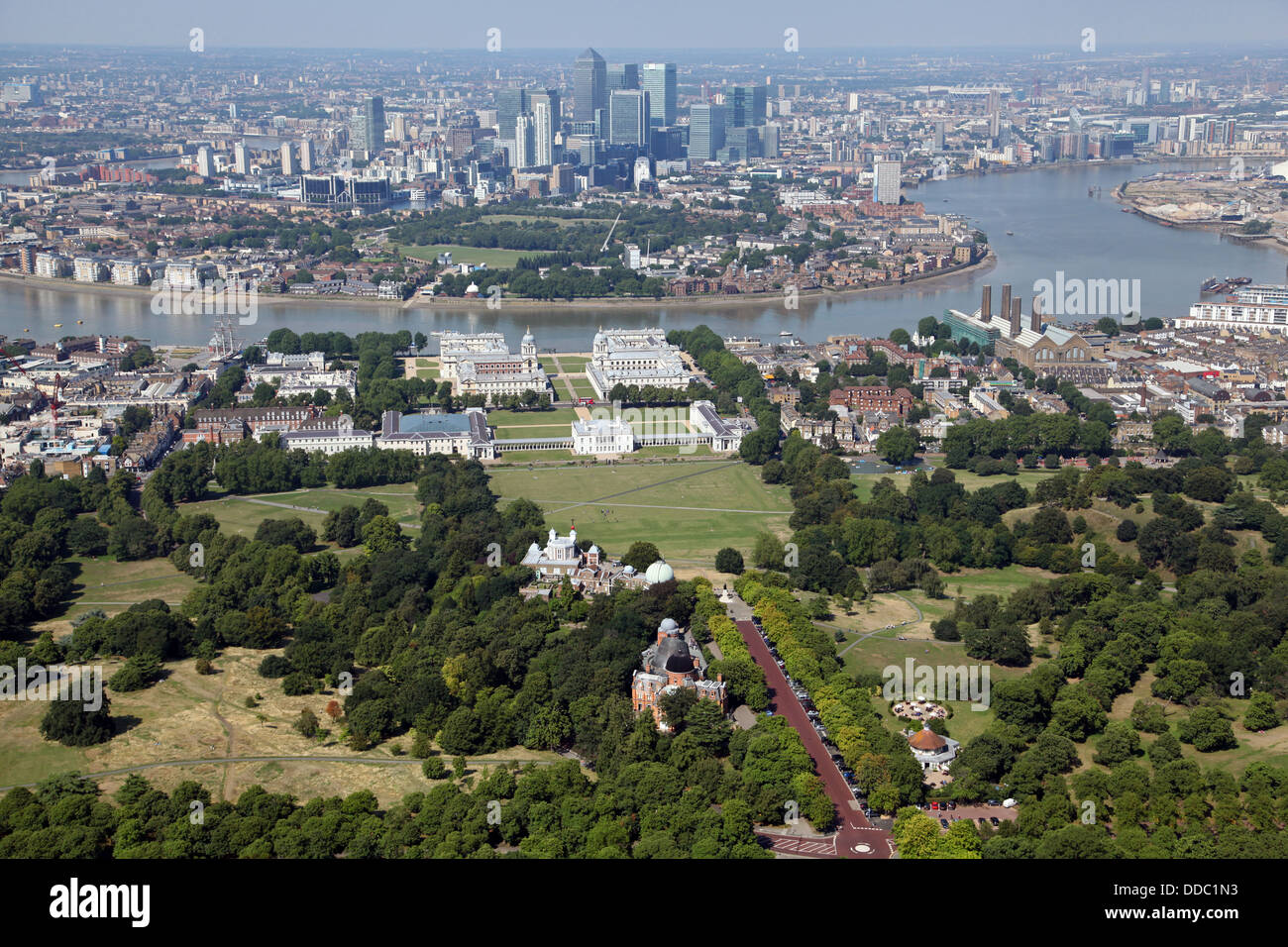 Aus der Vogelperspektive auf Greenwich Park, Royal Observatory, Prime Merdian, Themse, Isle of Dogs & Canary Wharf in East London Stockfoto