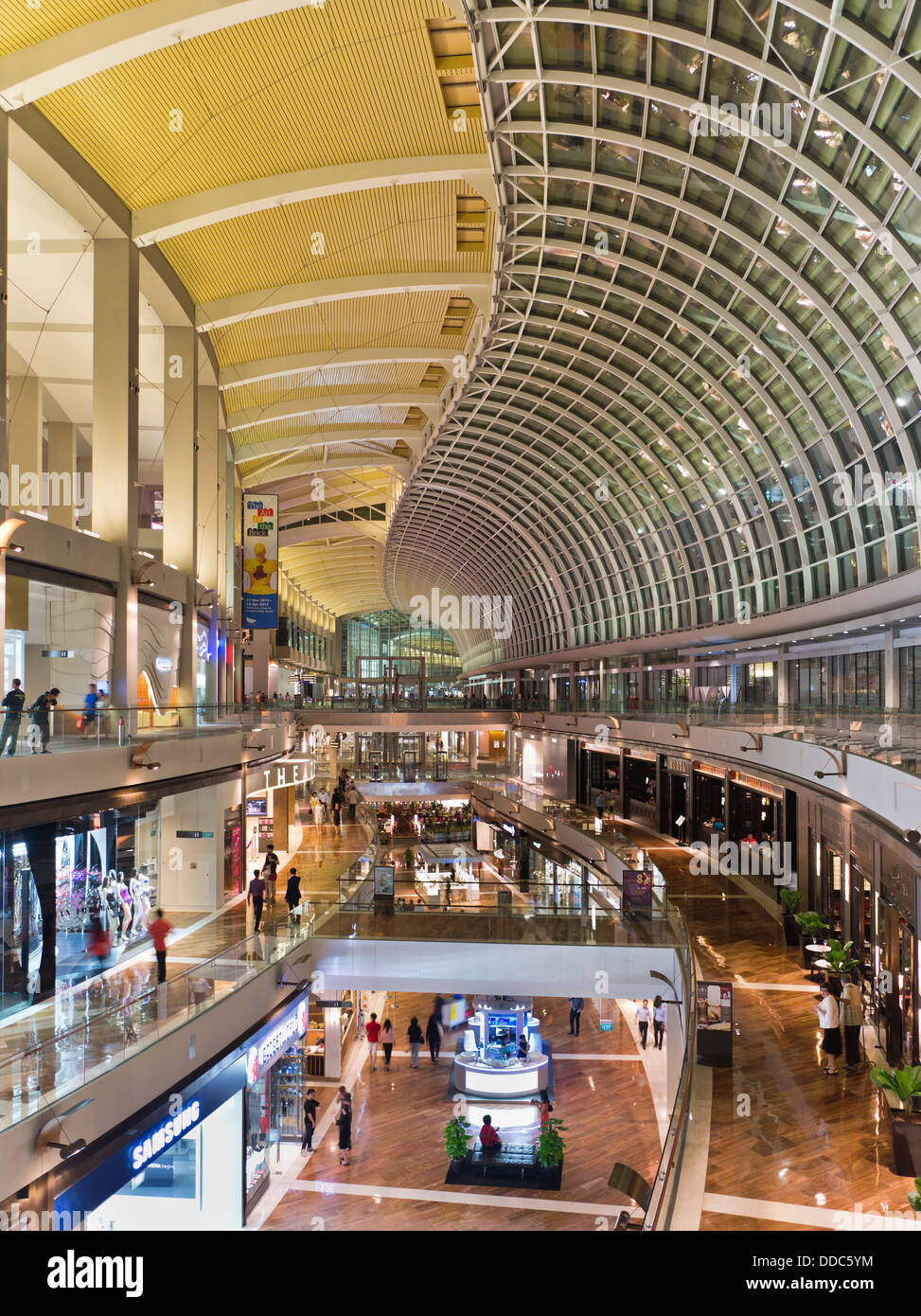 dh Marina Bay Sands MARINA BAY SINGAPORE modernen Luxus Shopping Mall Arcade-Innenraum Architekturzentrum Stockfoto