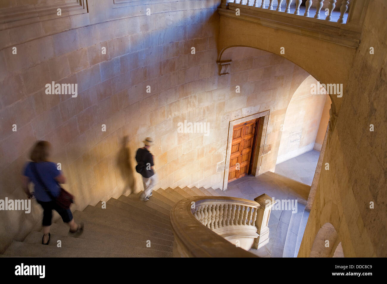 Treppe vom ersten zum zweiten Stock, in Charles V Palast, Alhambra. Granada, Andalusien. Spanien Stockfoto