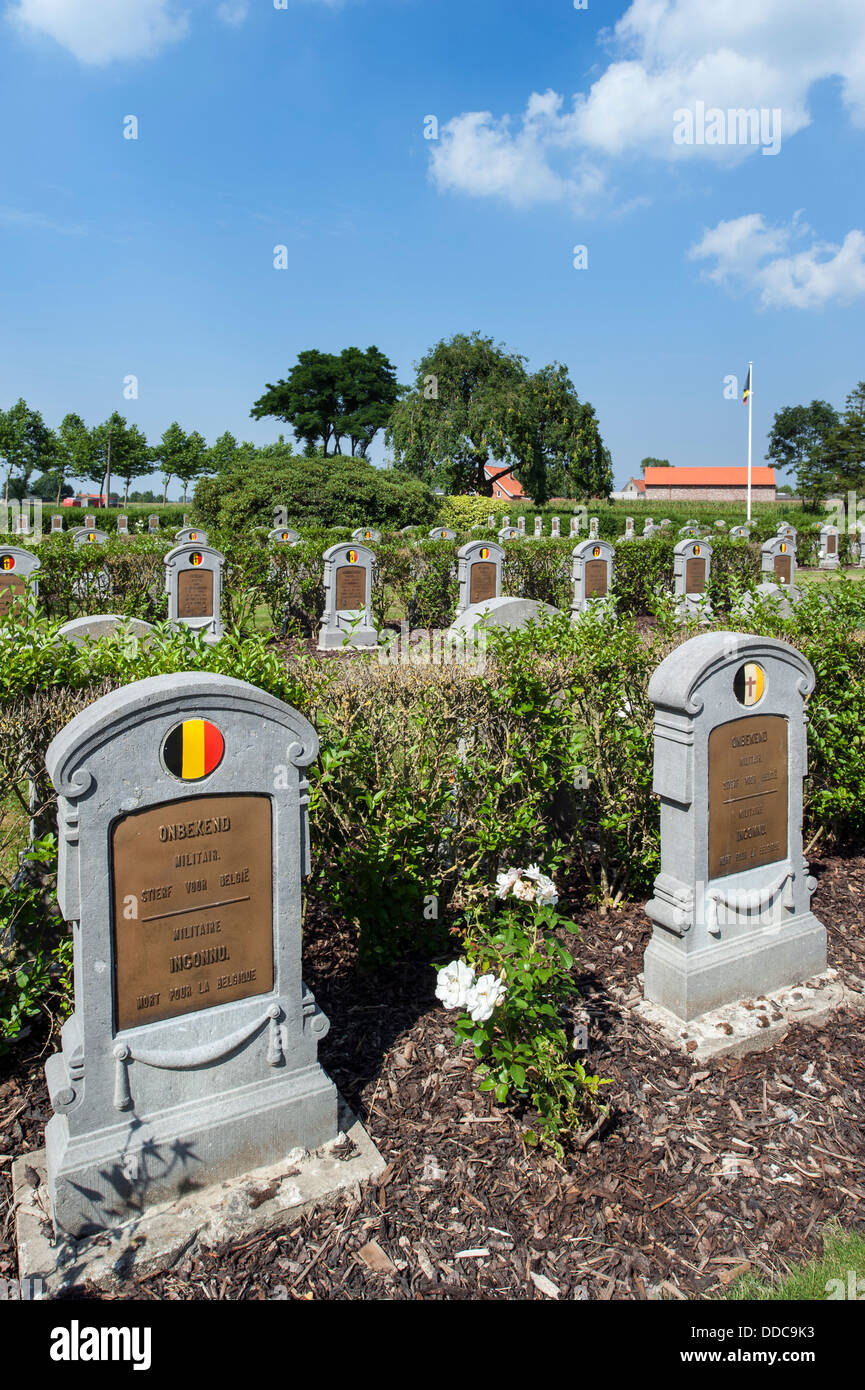 Ersten Weltkrieg ein Gräber auf den belgischen WWI Militärfriedhof bei Keiem / Keyem, West-Flandern, Belgien Stockfoto