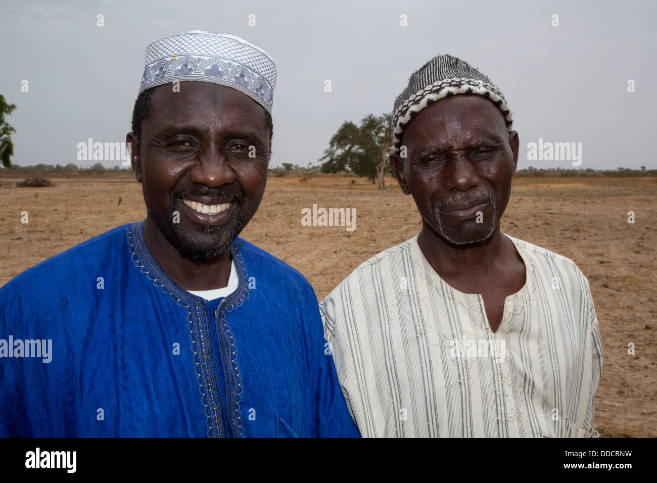 Zwei Bauern, Brüder der Serer ethnische Gruppe, in der Nähe von Kaolack, Senegal. Stockfoto