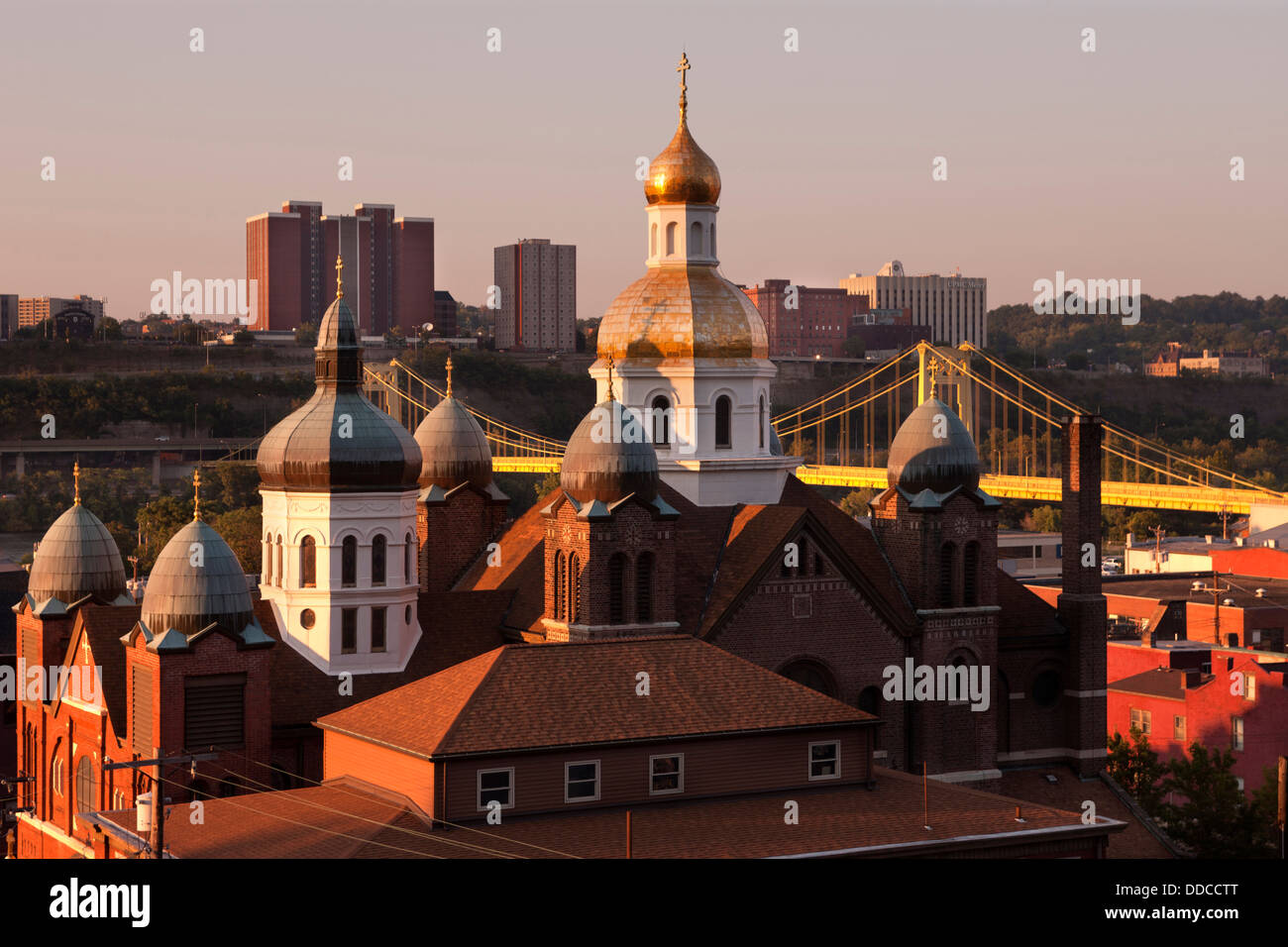 JOHANNES BAPTIST UKRAINISCHE KIRCHE SÜDSEITE PITTSBURGH SKYLINE PENNSYLVANIA USA Stockfoto