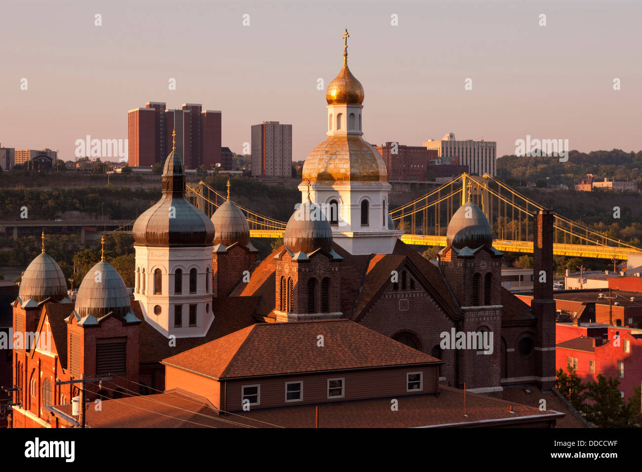 JOHANNES BAPTIST UKRAINISCHE KIRCHE SÜDSEITE PITTSBURGH SKYLINE PENNSYLVANIA USA Stockfoto