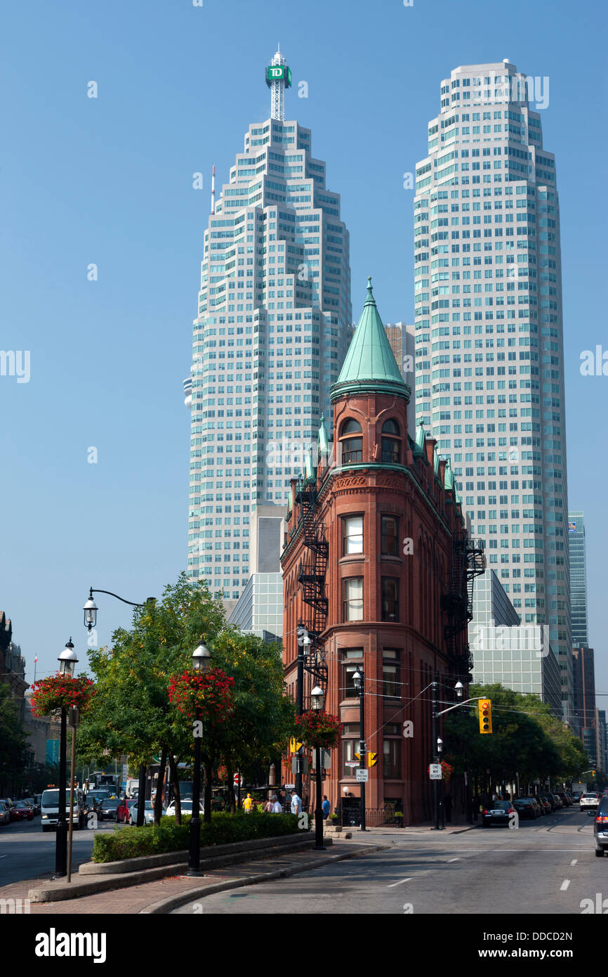 GOODERHAM BUILDING (©DAVID ROBERTS JR 1892) BROOKFIELD PLACE (© BREGMAN & HAMANN 1992) FRONT STREET TORONTO ONTARIO KANADA Stockfoto