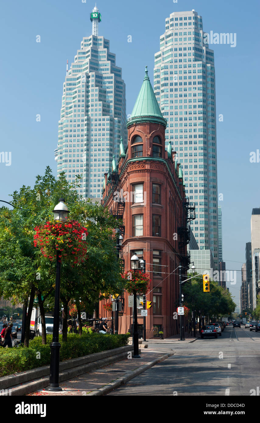 GOODERHAM BUILDING (©DAVID ROBERTS JR 1892) BROOKFIELD PLACE (© BREGMAN & HAMANN 1992) FRONT STREET TORONTO ONTARIO KANADA Stockfoto