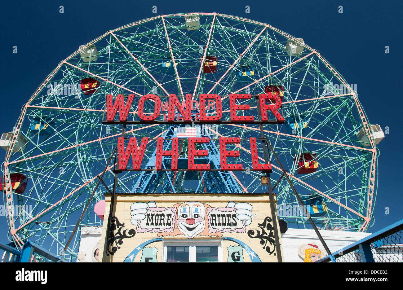 ZEICHEN DENO WONDER WHEEL AMUSEMENT PARK CONEY ISLAND BROOKLYN NEW YORK CITY USA Stockfoto