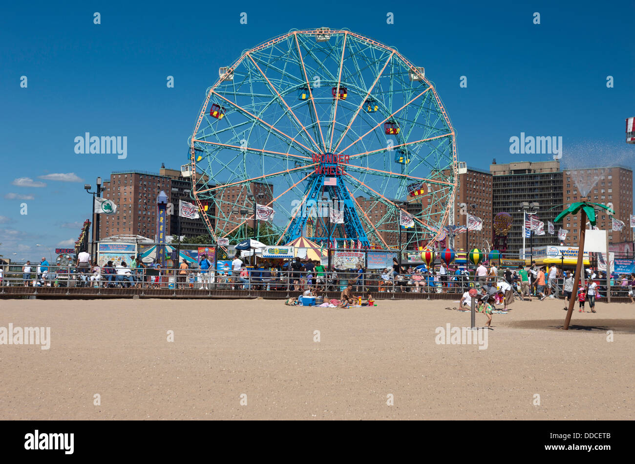 DENO ES WONDER WHEEL AMUSEMENT PARK CONEY ISLAND BROOKLYN NEW YORK CITY USA Stockfoto