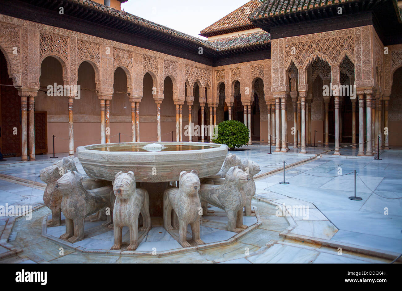 Löwen-Brunnen. Hof der Löwen. Palast der Löwen. Nazaries Paläste. Alhambra, Granada. Andalusien, Spanien Stockfoto
