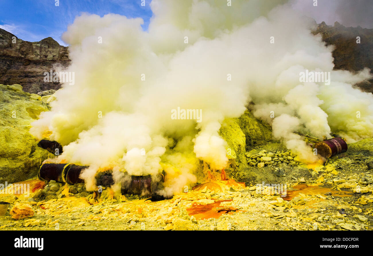 Schwefel-Bergbau - Kawah Ijen, Ost-Java, Indonesien Stockfoto