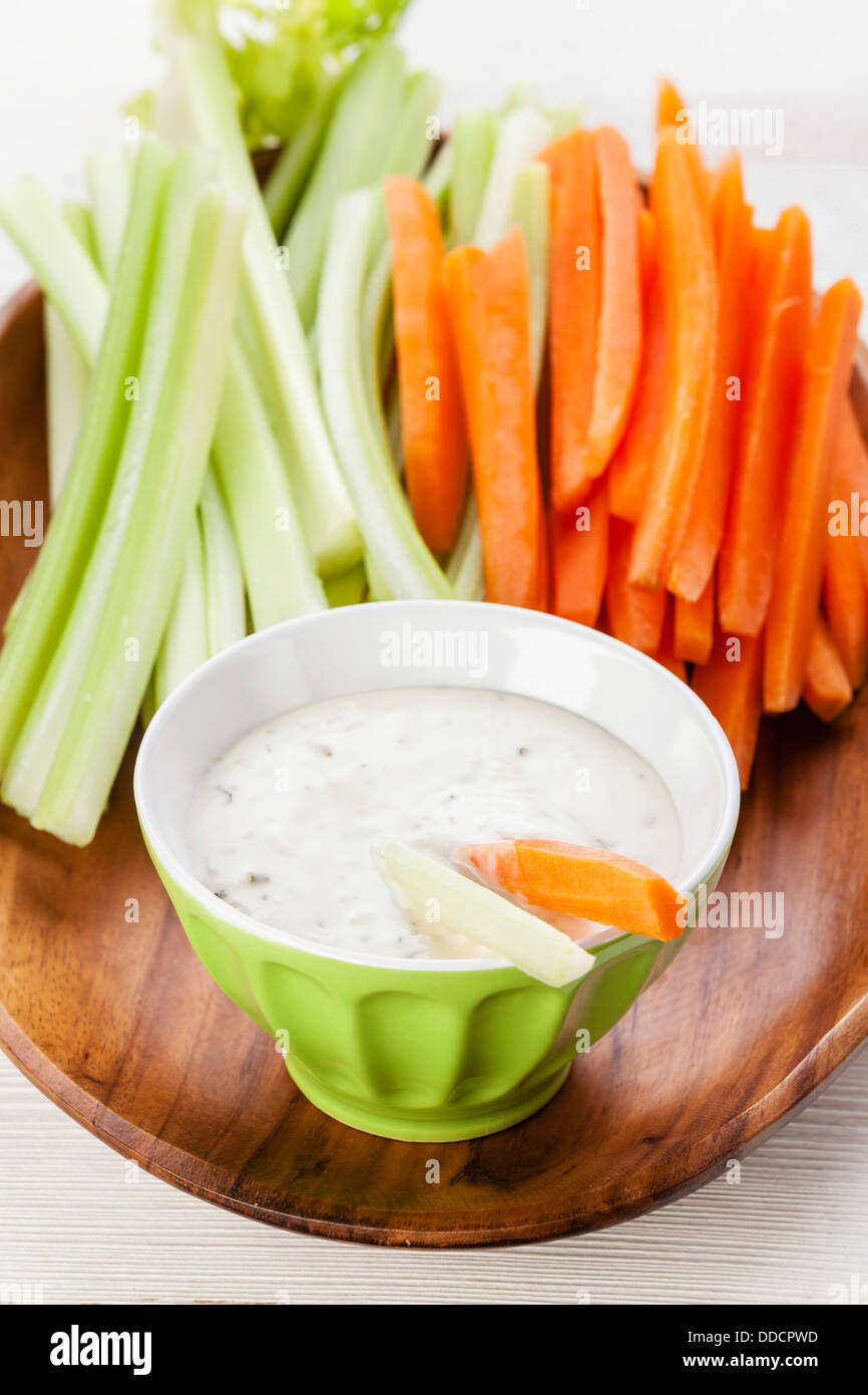 Snack mit sortierten frisches Obst und Joghurt Stockfoto