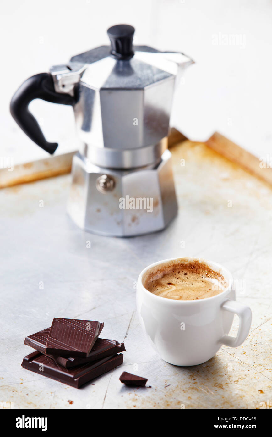 Espressotasse mit Schokolade Stockfoto
