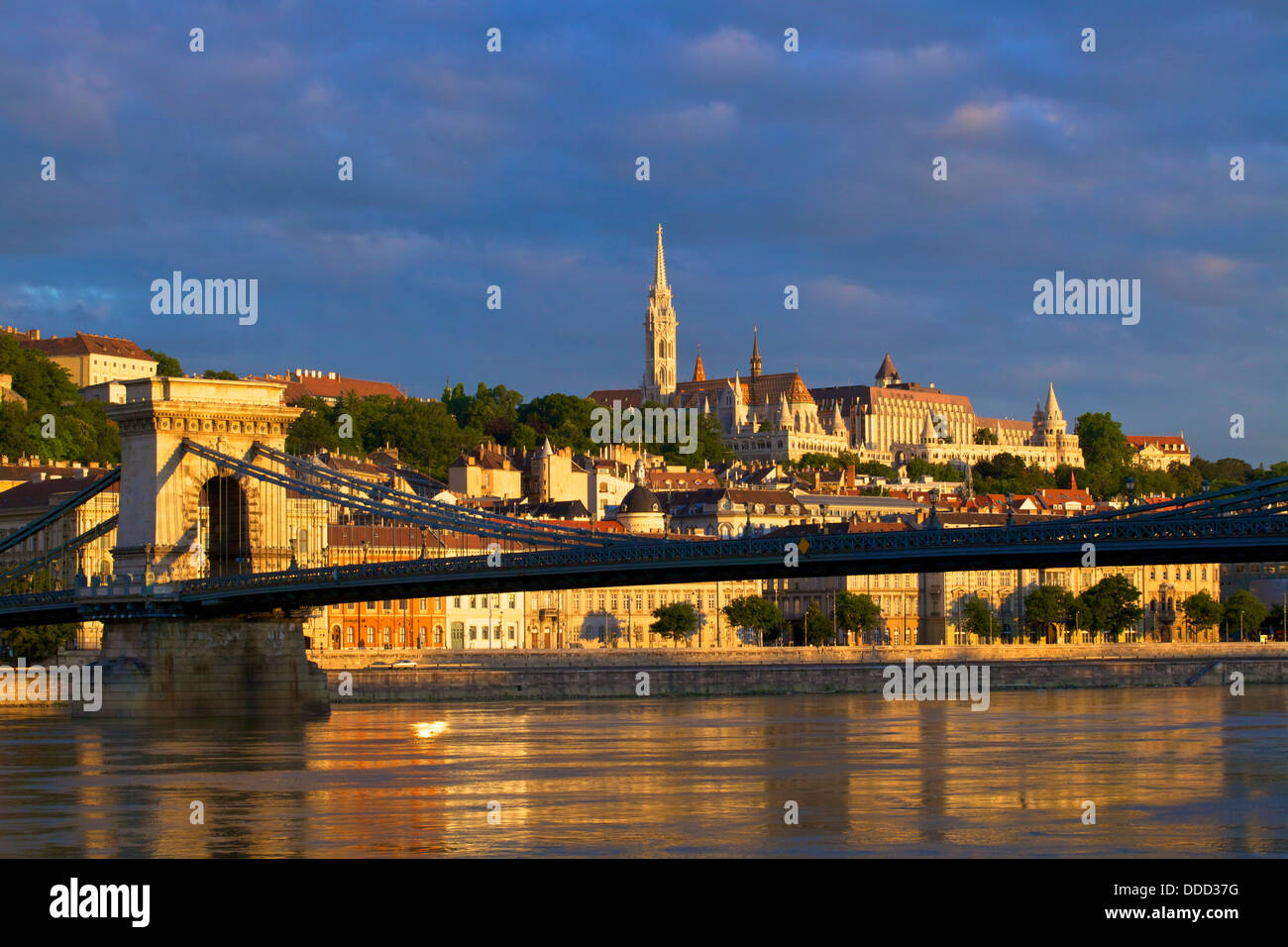 Kettenbrücke, Matyas Kirche und Fishermans Bastion, Budapest, Ungarn, Ostmitteleuropa Stockfoto