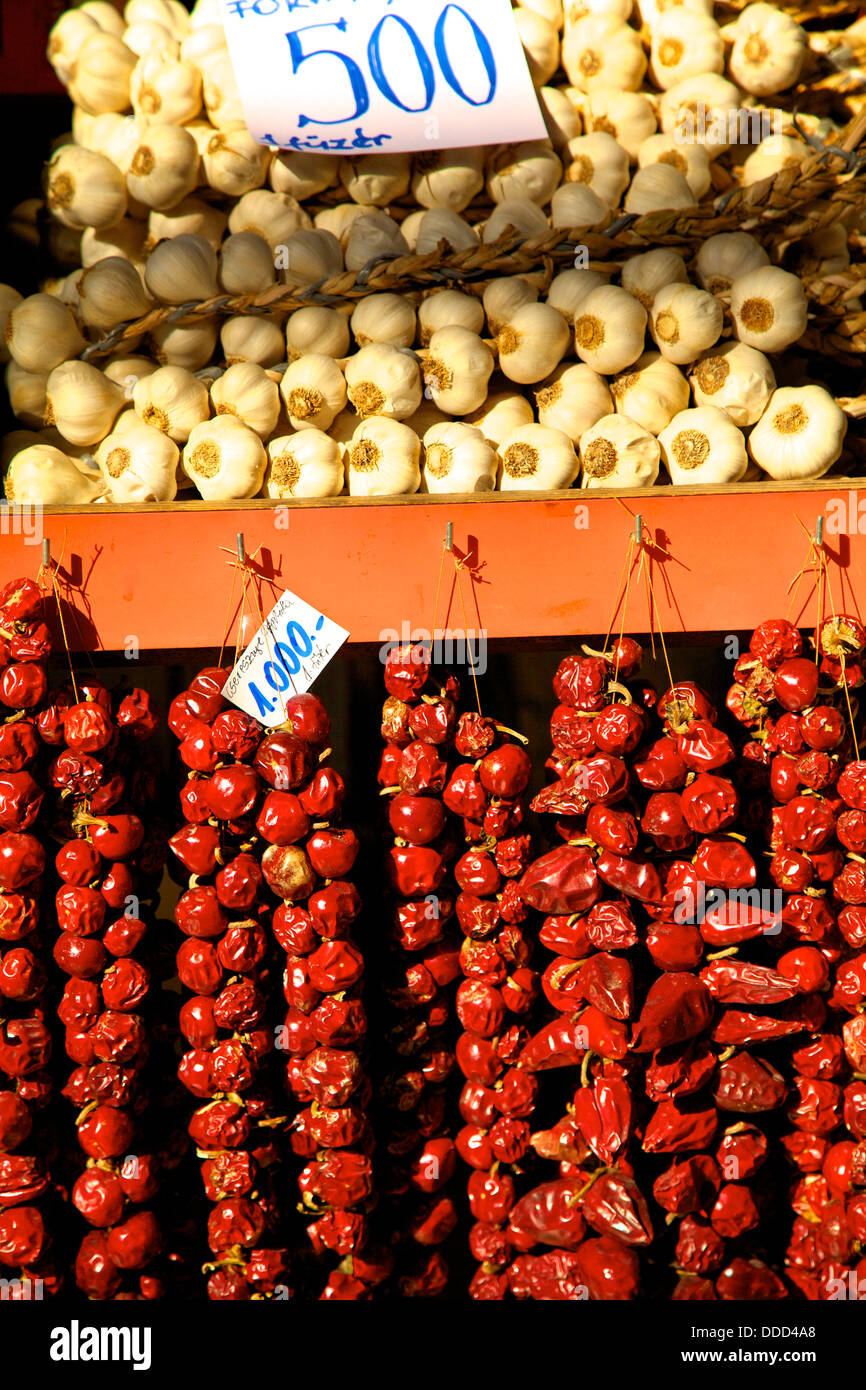 Paprika und Knoblauch, zentralen Markthalle, Budapest, Ungarn Stockfoto