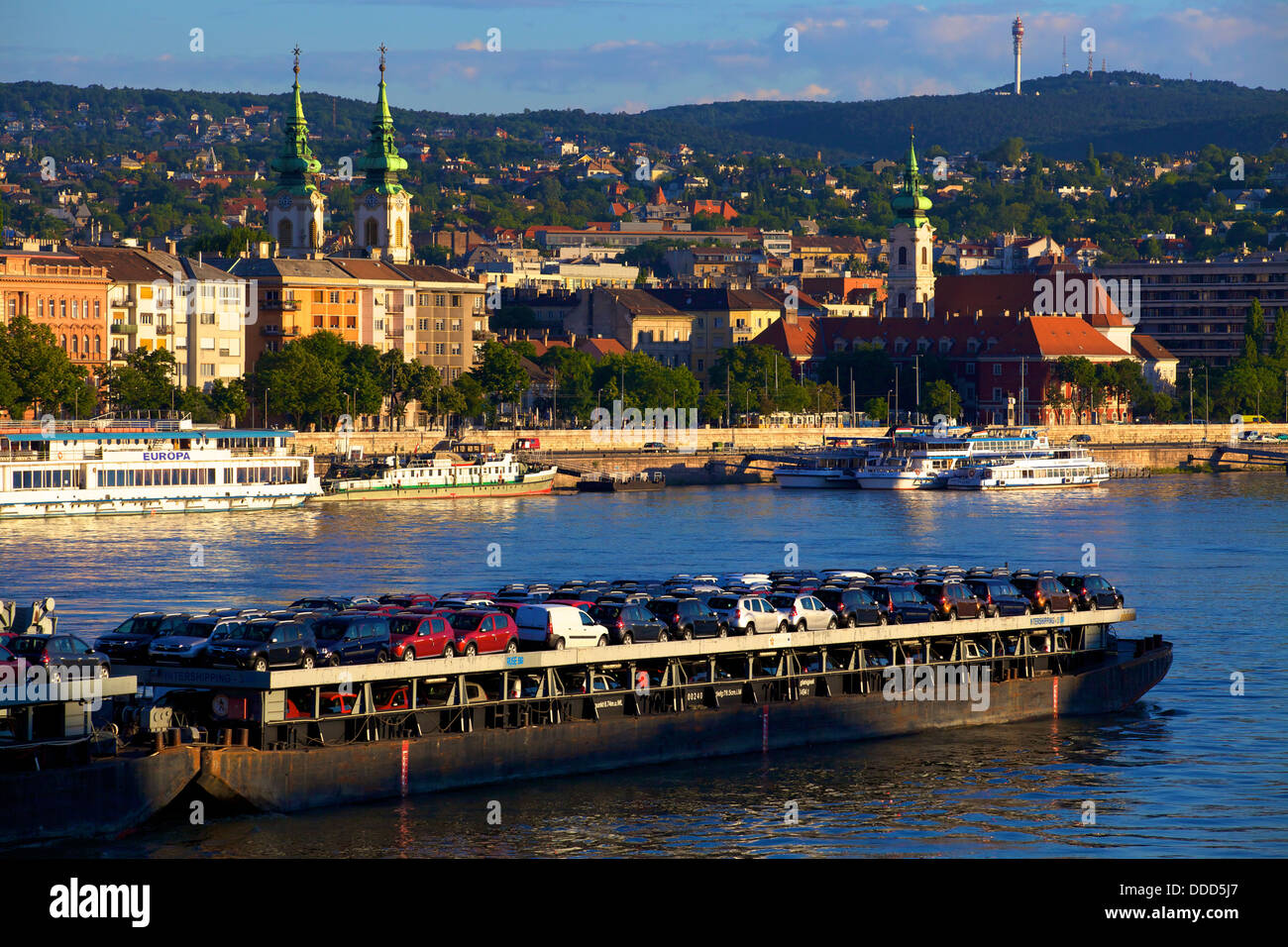 Autotransporte per Boot am Fluss Donau, Budapest, Ungarn, Europa Stockfoto