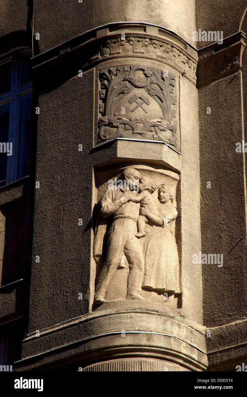 Kommunistischen Relief auf Gebäude, Budapest, Ungarn, Europa Stockfoto