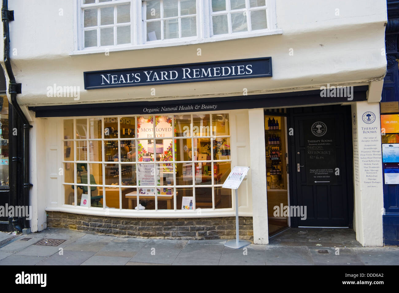 Neals Yard Remedies Lagern bei niedrigen Petergate in der Innenstadt von York North Yorkshire England UK Stockfoto