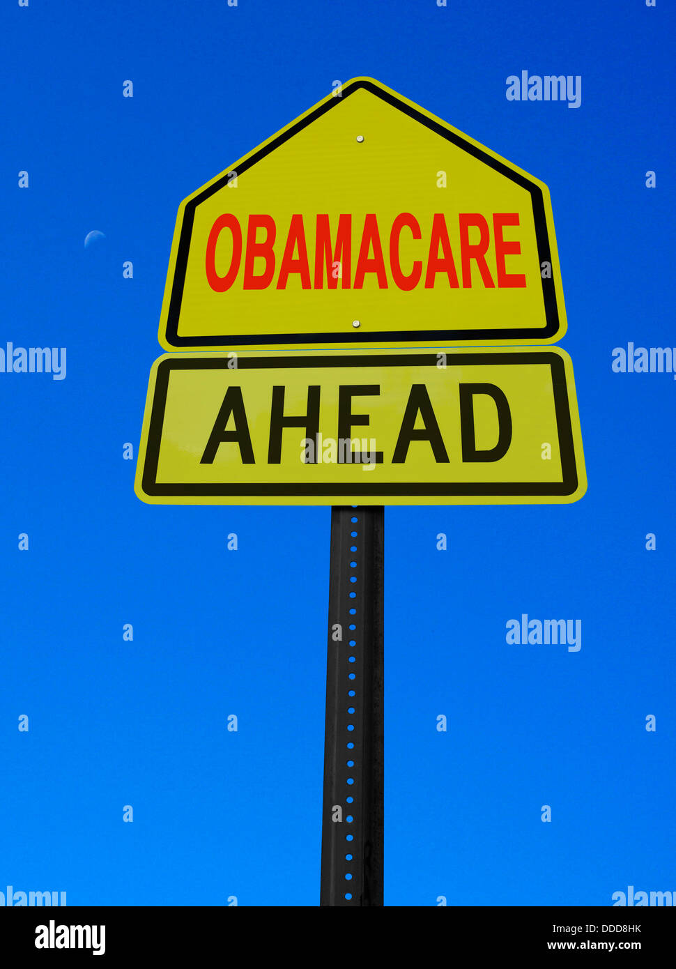 Obamacare voraus konzeptionelle gerichtete Post über blauen Himmel Stockfoto