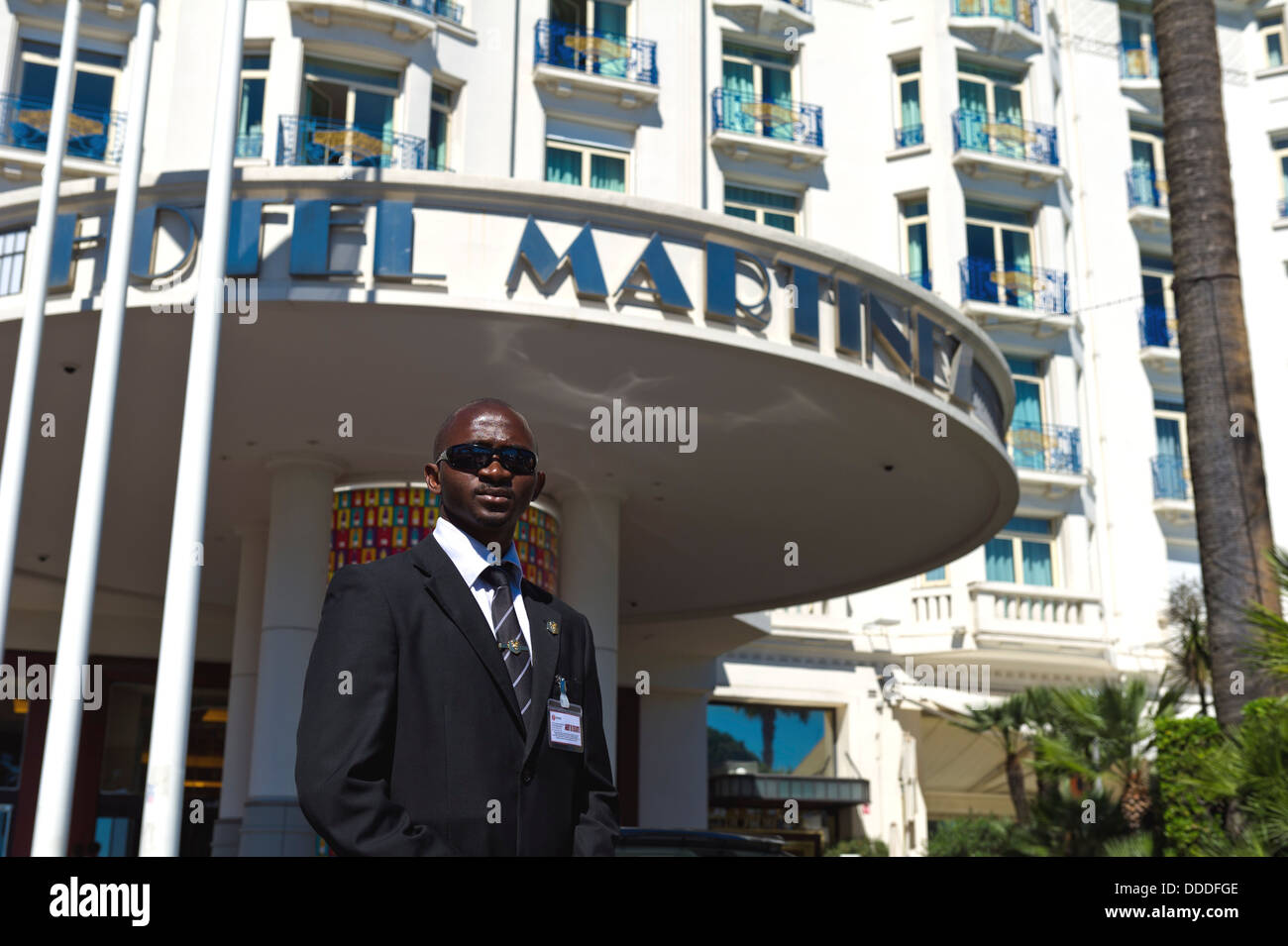 Europa, Frankreich, Alpes-Maritimes, Cannes Film Festival, ein Wachmann im Hotel Martinez während der Filmfestspiele. Stockfoto