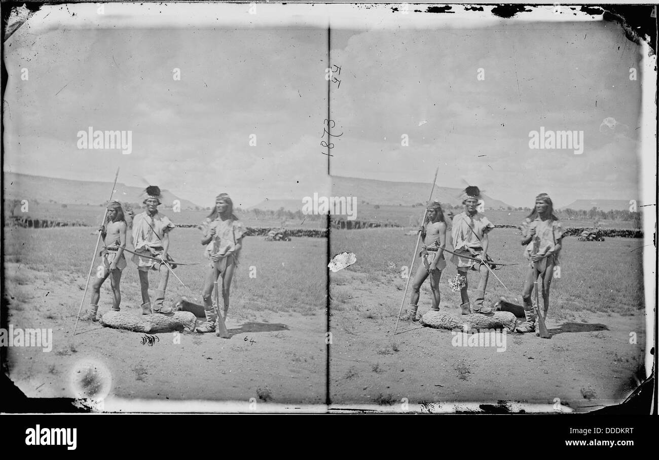 Apache-Indianer wie sie bereit für den Kriegspfad 1873 519788 erscheinen Stockfoto