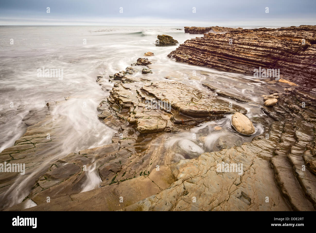 Die schroffen Felsen und Klippen des Montana de Oro State Park in Kalifornien. Stockfoto