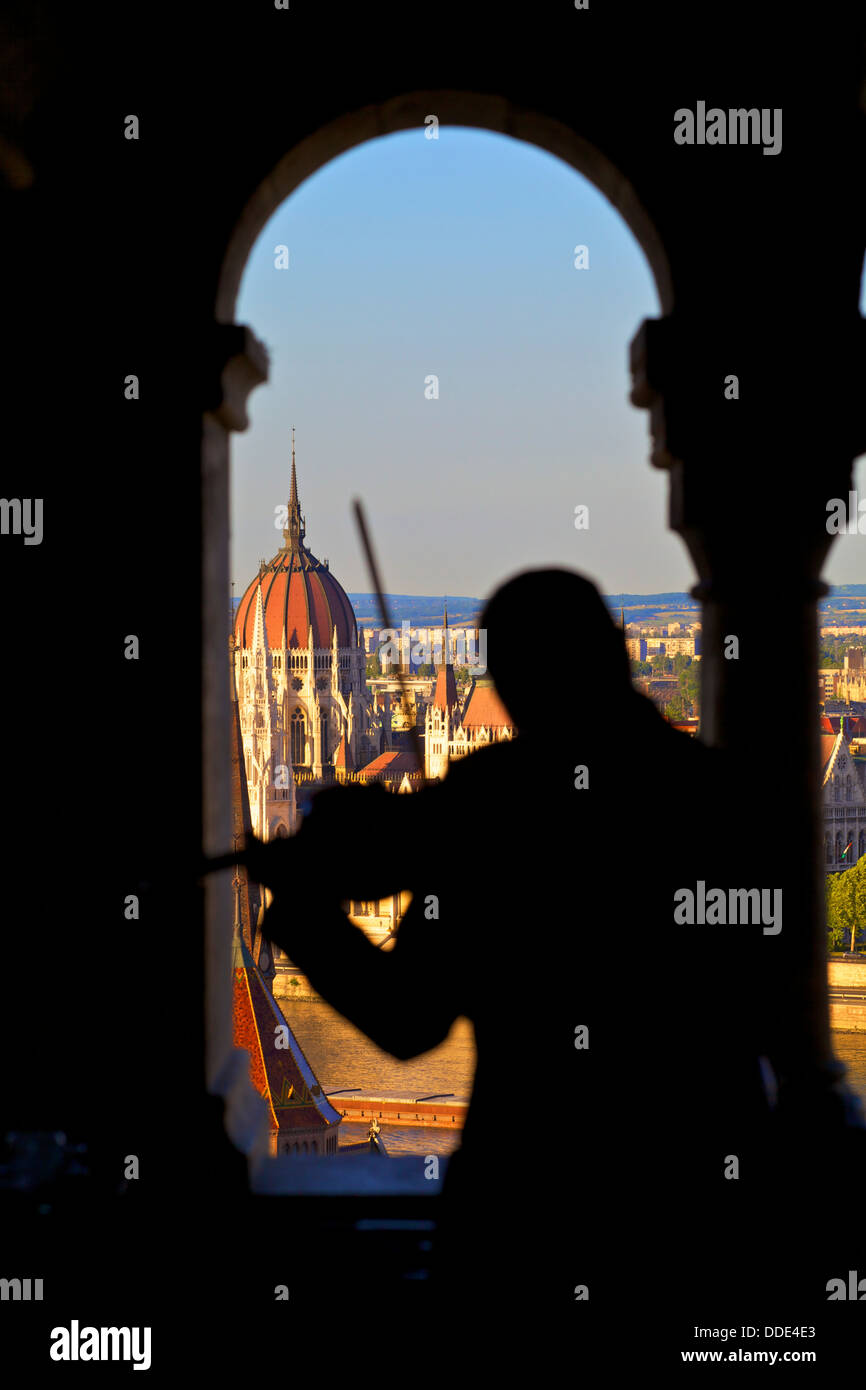 Violinist am Cafe, Fischerbastei, Budapest, Ungarn Stockfoto