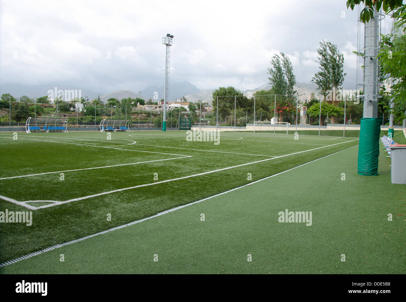 Künstliche Schule Fußballplätze in Nerja, Spanien Stockfoto