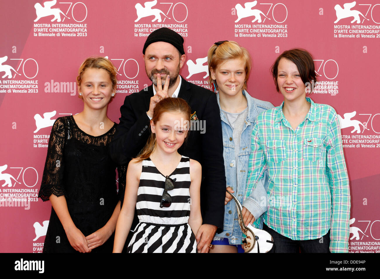 Lukas Moodysson, Mira Barkhammar, Mira Grosin, Liv LeMoyne und Lukas Moodysson_s Tochter während der "Wir sind die besten!" Photocall auf der 70. Venice International Film Festival. 31. August 2013 Stockfoto