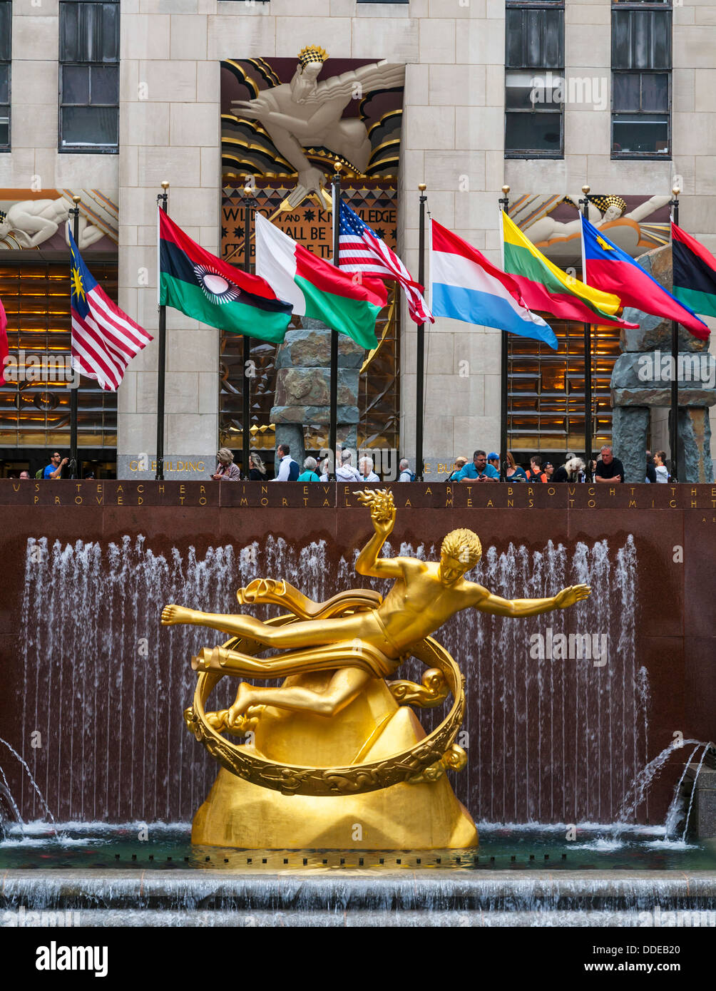 Paul Manship Golden Satzung des Pormetheus an der Rockefeller Center, Manhattan, NYC, USA Stockfoto