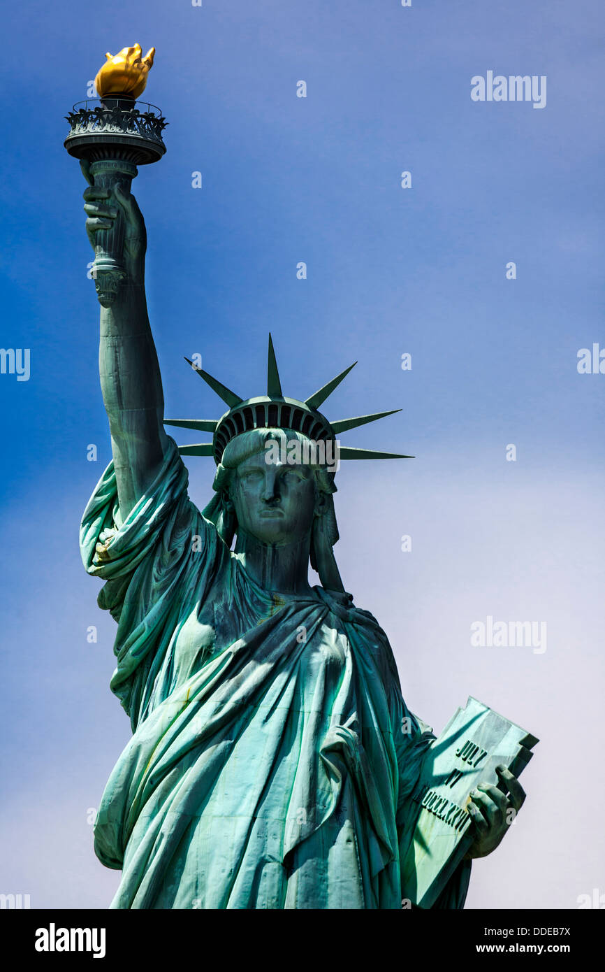 Die Statue of Liberty gegen den Himmel, Manhattan, NYC, USA. Stockfoto
