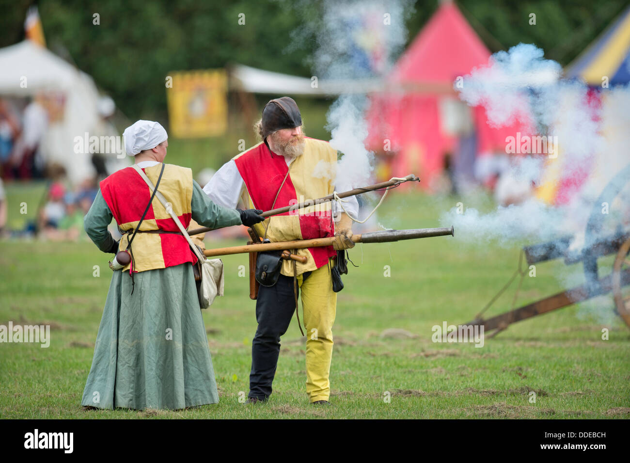 Der "Berkeley Scharmützel" mittelalterlichen Reinactments in Berkeley Castle in der Nähe von Gloucester wo der 500. Jahrestag der Schlacht von Fl Stockfoto