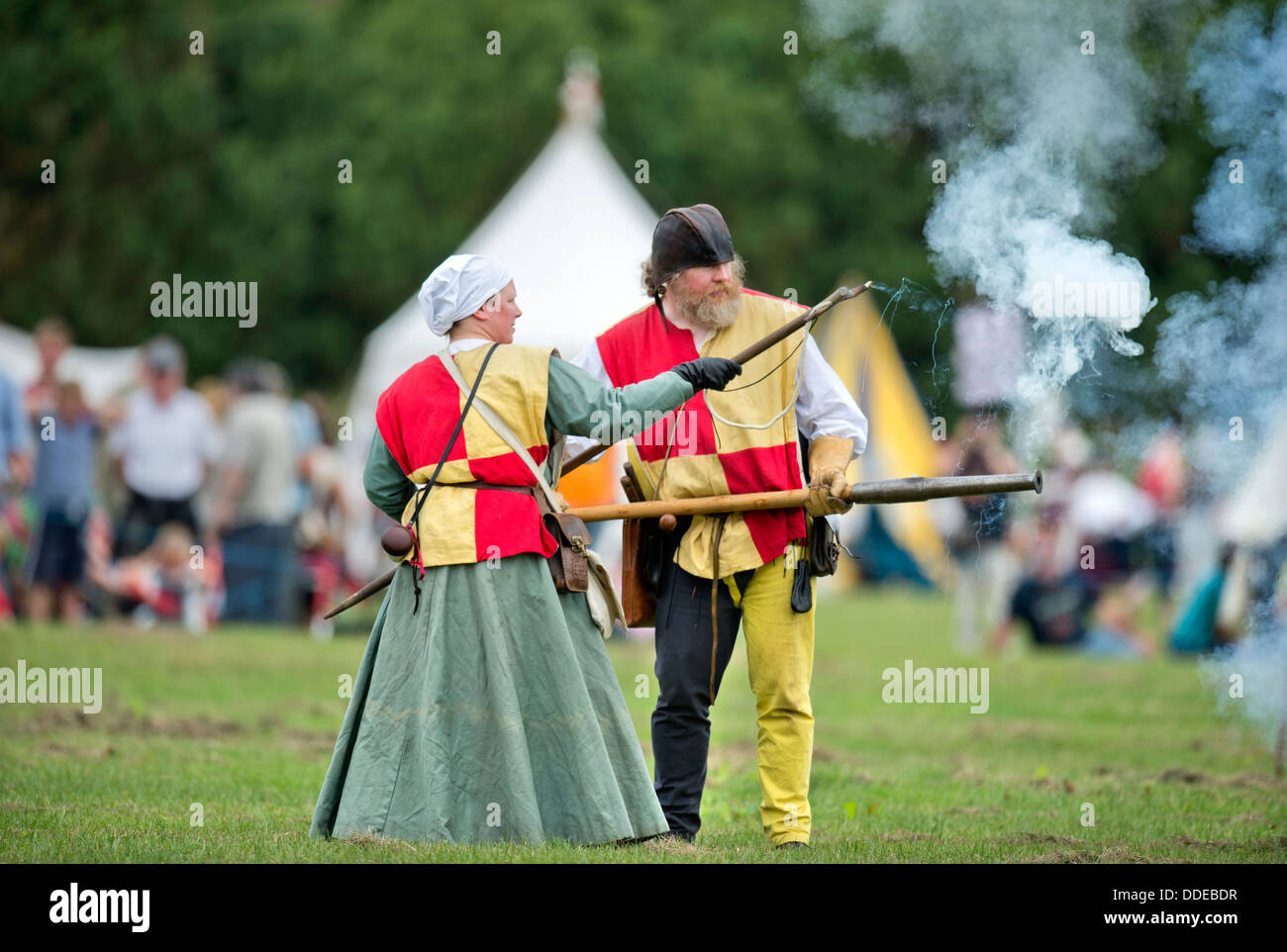 Der "Berkeley Scharmützel" mittelalterlichen Reinactments in Berkeley Castle in der Nähe von Gloucester wo der 500. Jahrestag der Schlacht von Fl Stockfoto