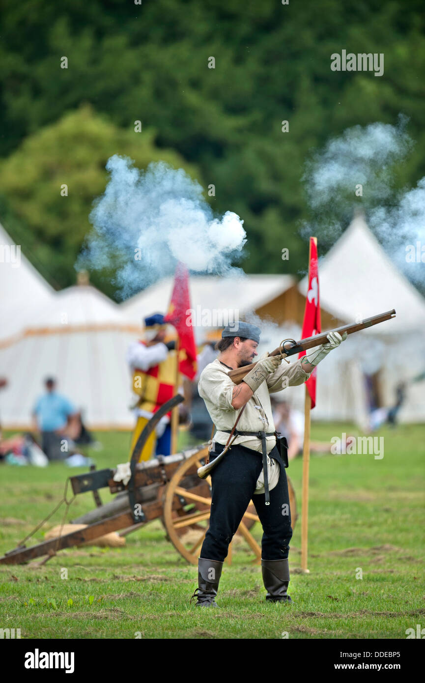 Der "Berkeley Scharmützel" mittelalterlichen Reinactments in Berkeley Castle in der Nähe von Gloucester wo der 500. Jahrestag der Schlacht von Fl Stockfoto