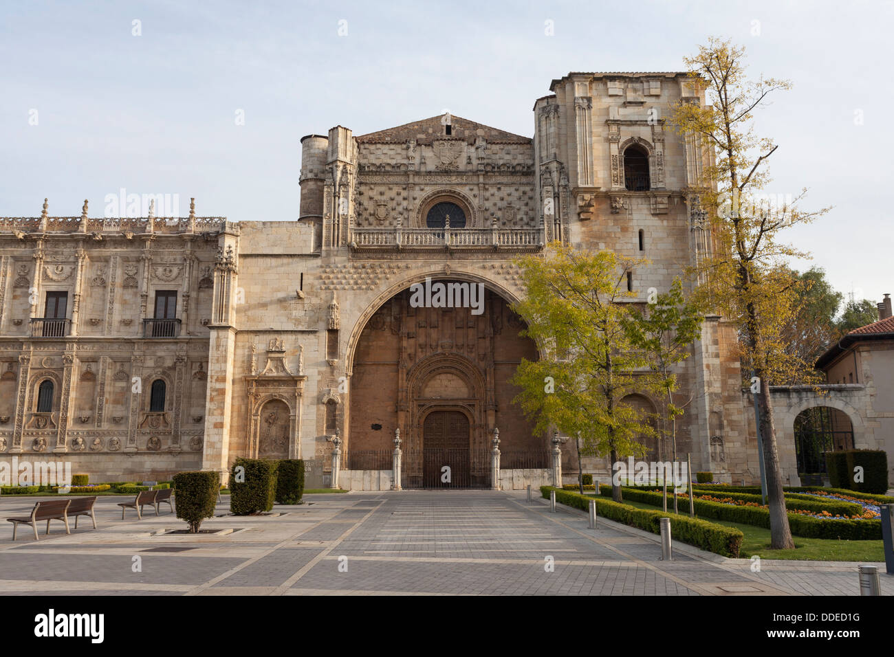 Am frühen Morgen in der Kirche des Klosters von San Marcos - Plaza San Marcos, León, Kastilien und León, Spanien Stockfoto