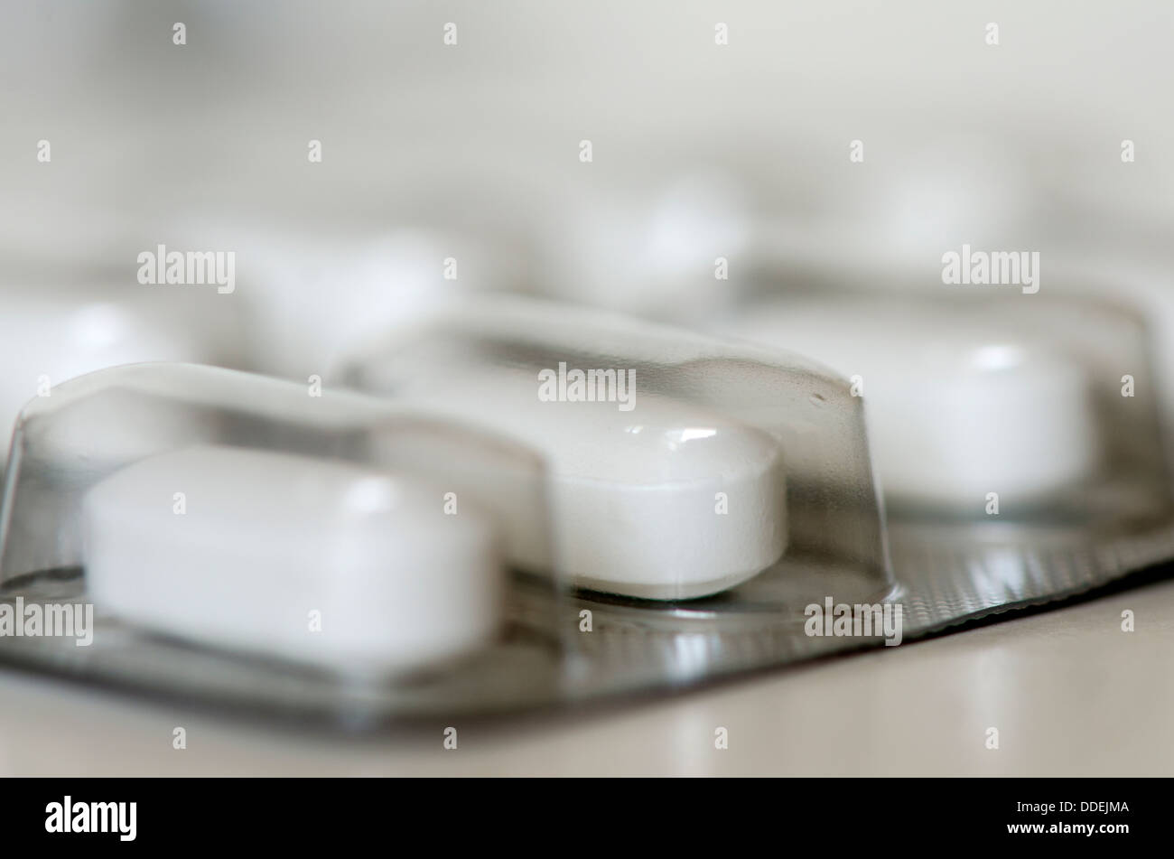 Nahaufnahme von 600mg Ibuprofen Tabletten in einem Blister. Stockfoto