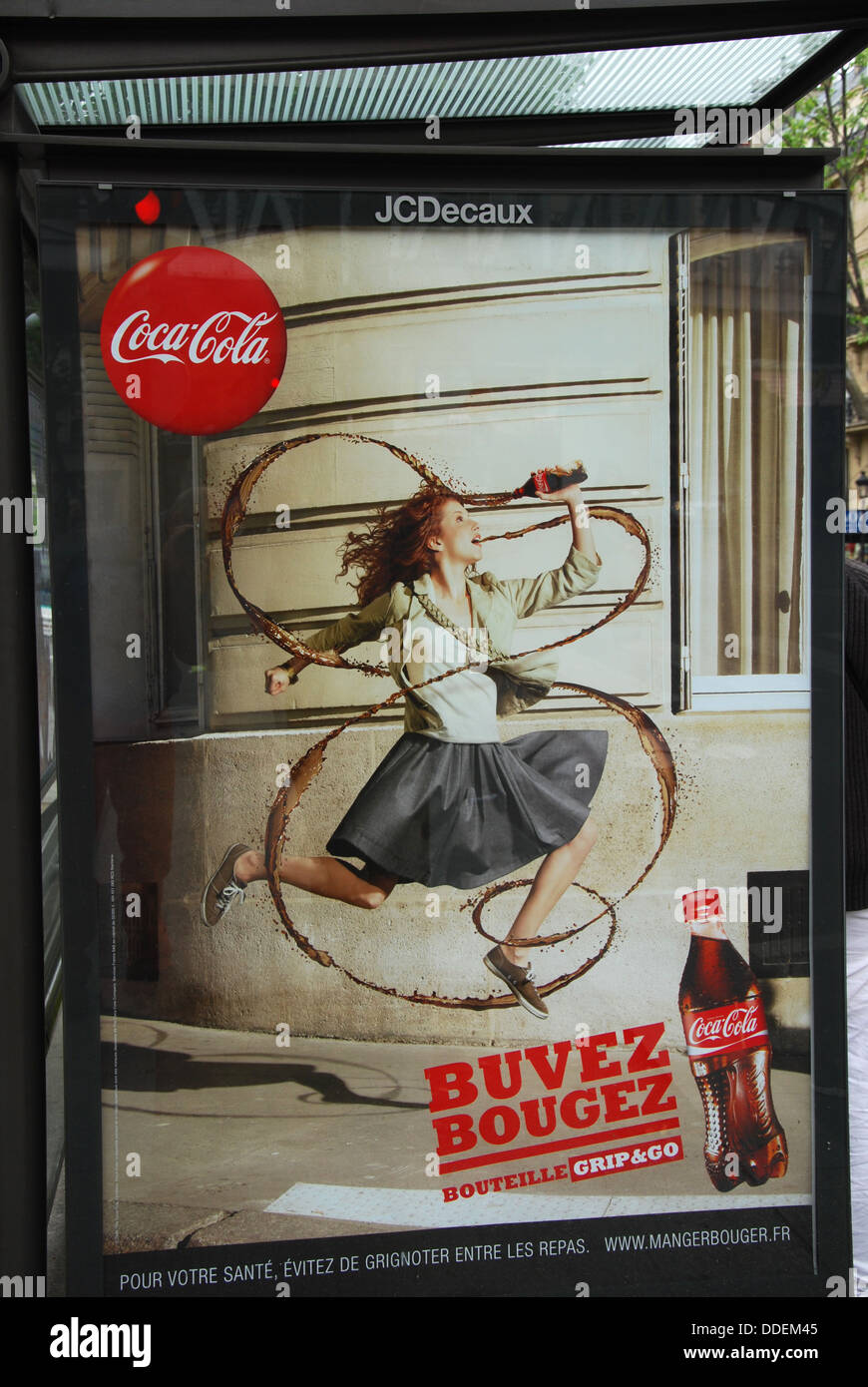 Coca Cola Werbung In Paris Bushaltestelle Frankreich Stockfotografie Alamy