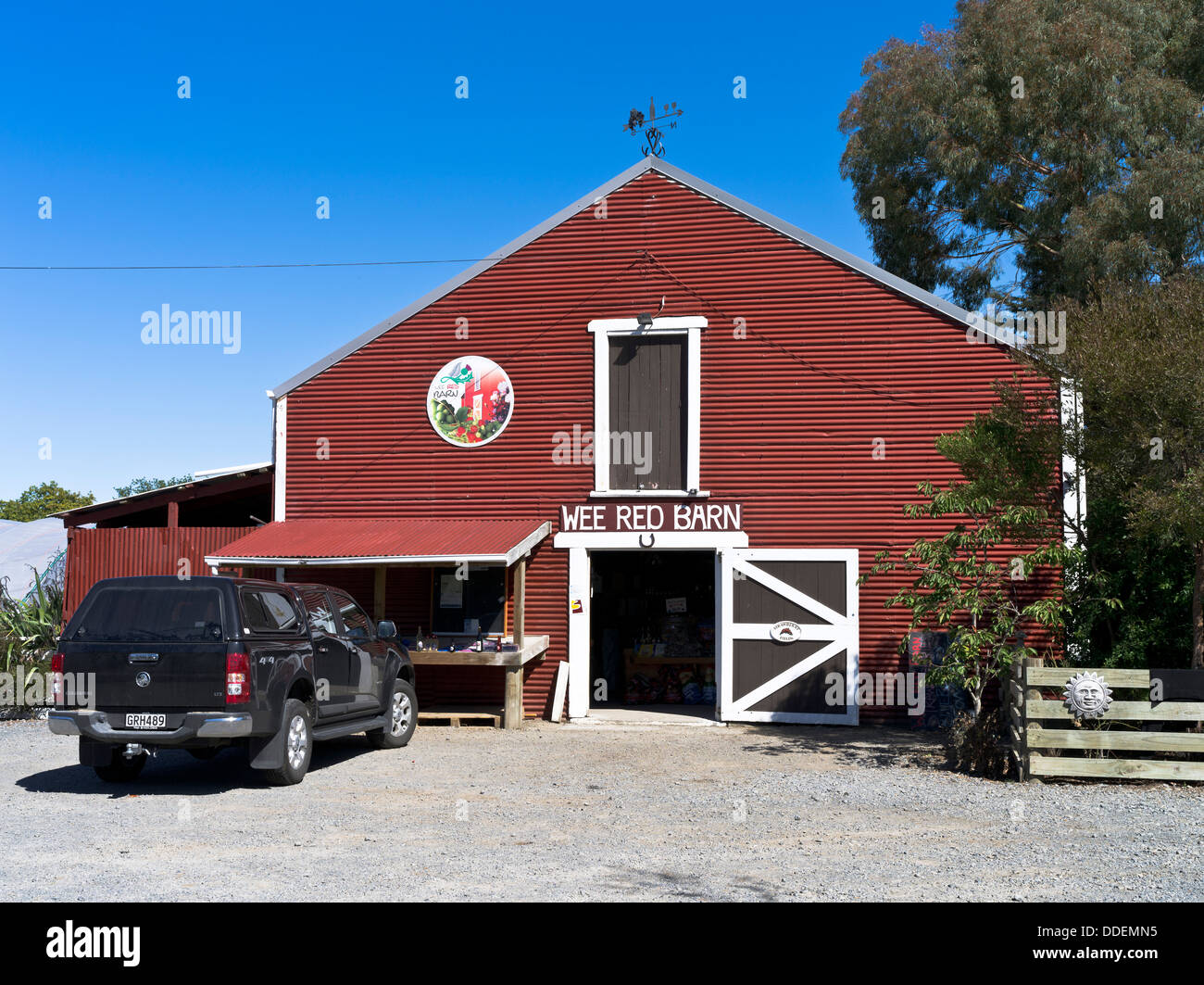 Dh NEUSEELAND WAIRARAPA Wairarapa Valley Farm Stände am Straßenrand Wee Red Barn shop ländlichen Stockfoto