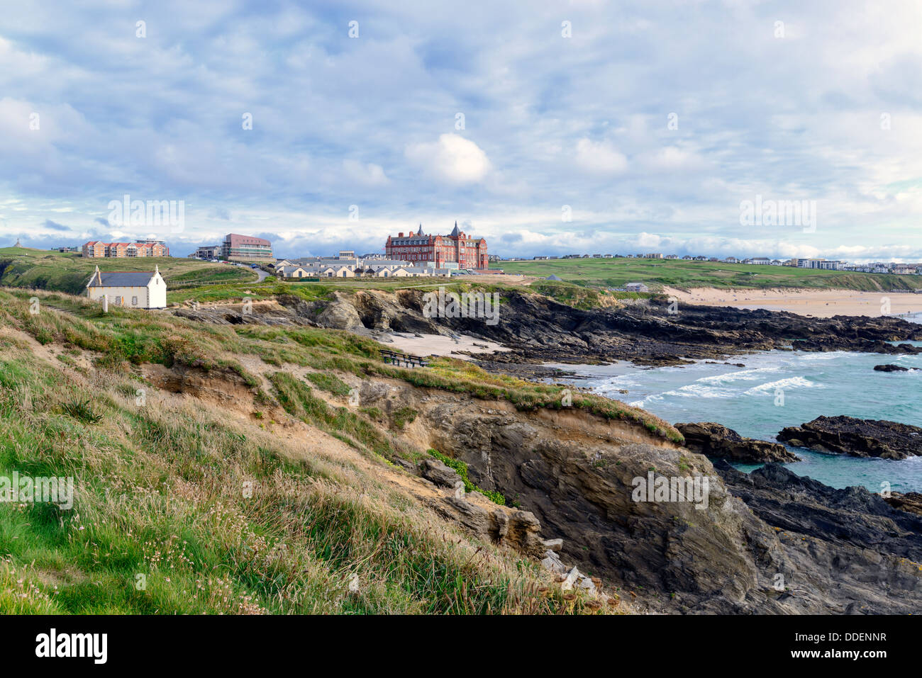 Ein Blick auf die Küsten Stadt Newquay in Cornwall Towan Landzunge entnommen und mit Blick auf Fistral Beach Stockfoto