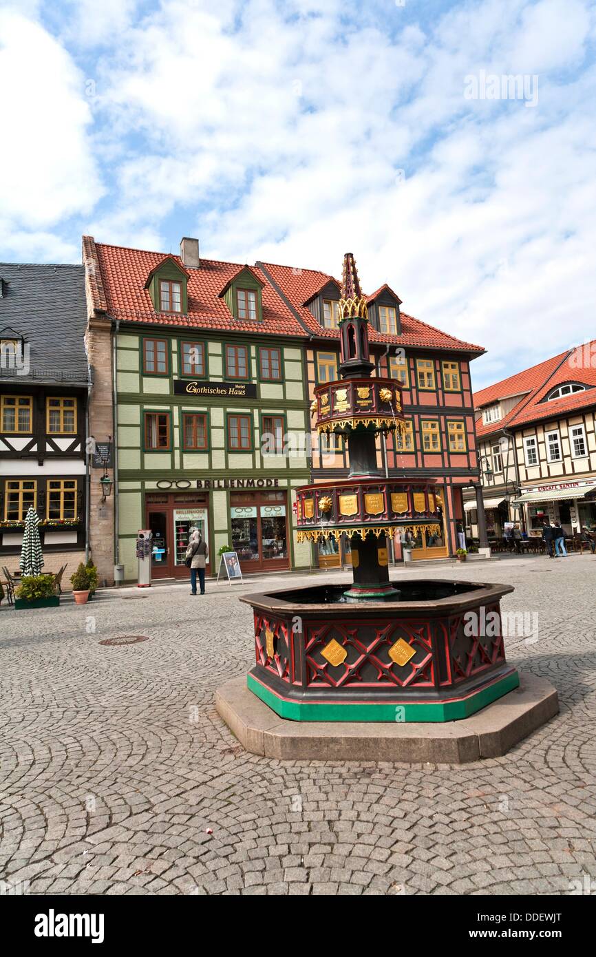 Brunnen Auf Dem Marktplatz In Wernigerode, Sachsen-Anhalt, Deutschland ...