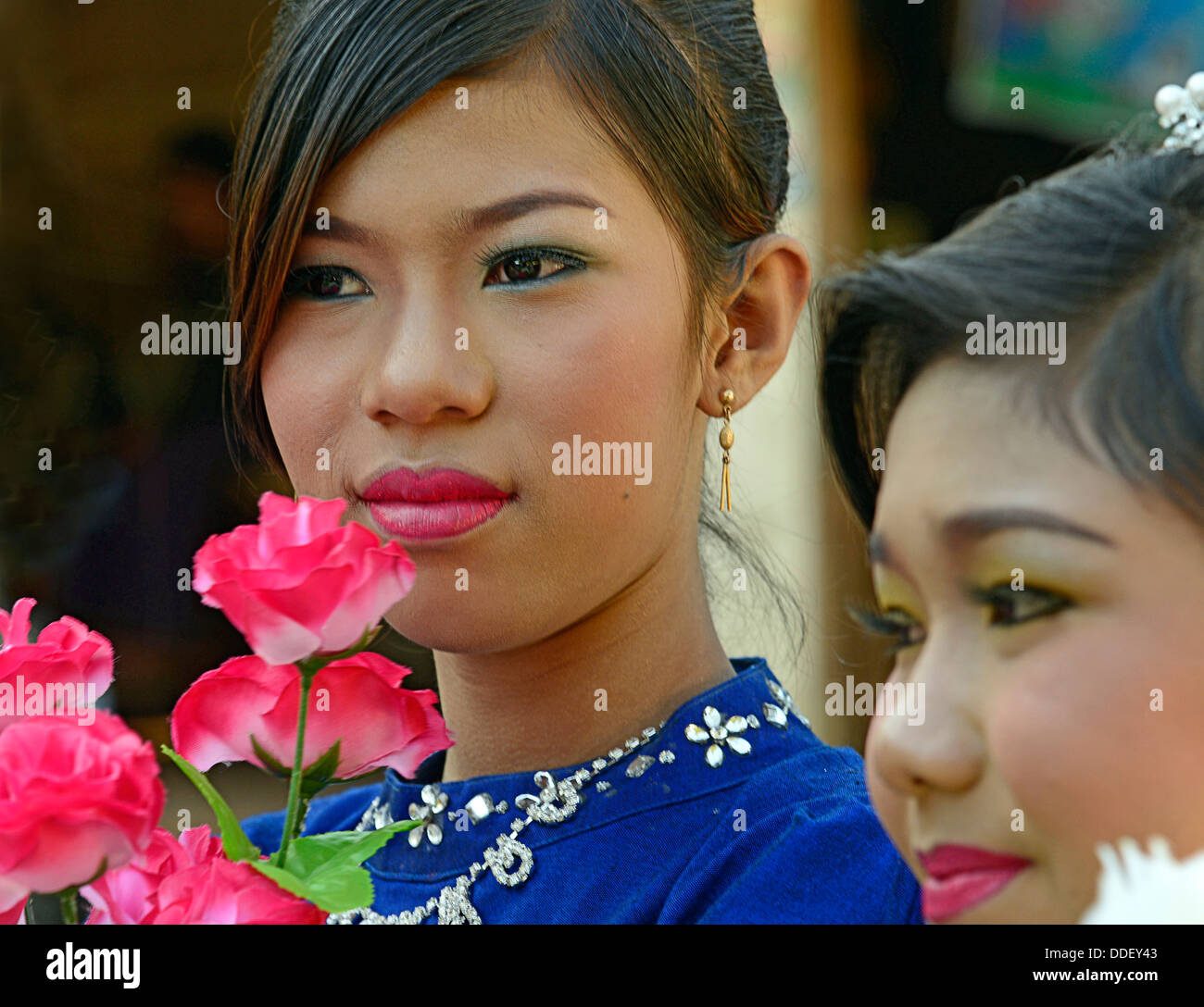 Frauen in ein fest für die Initiation der jungen Mönche Mandalay Myanmar Stockfoto