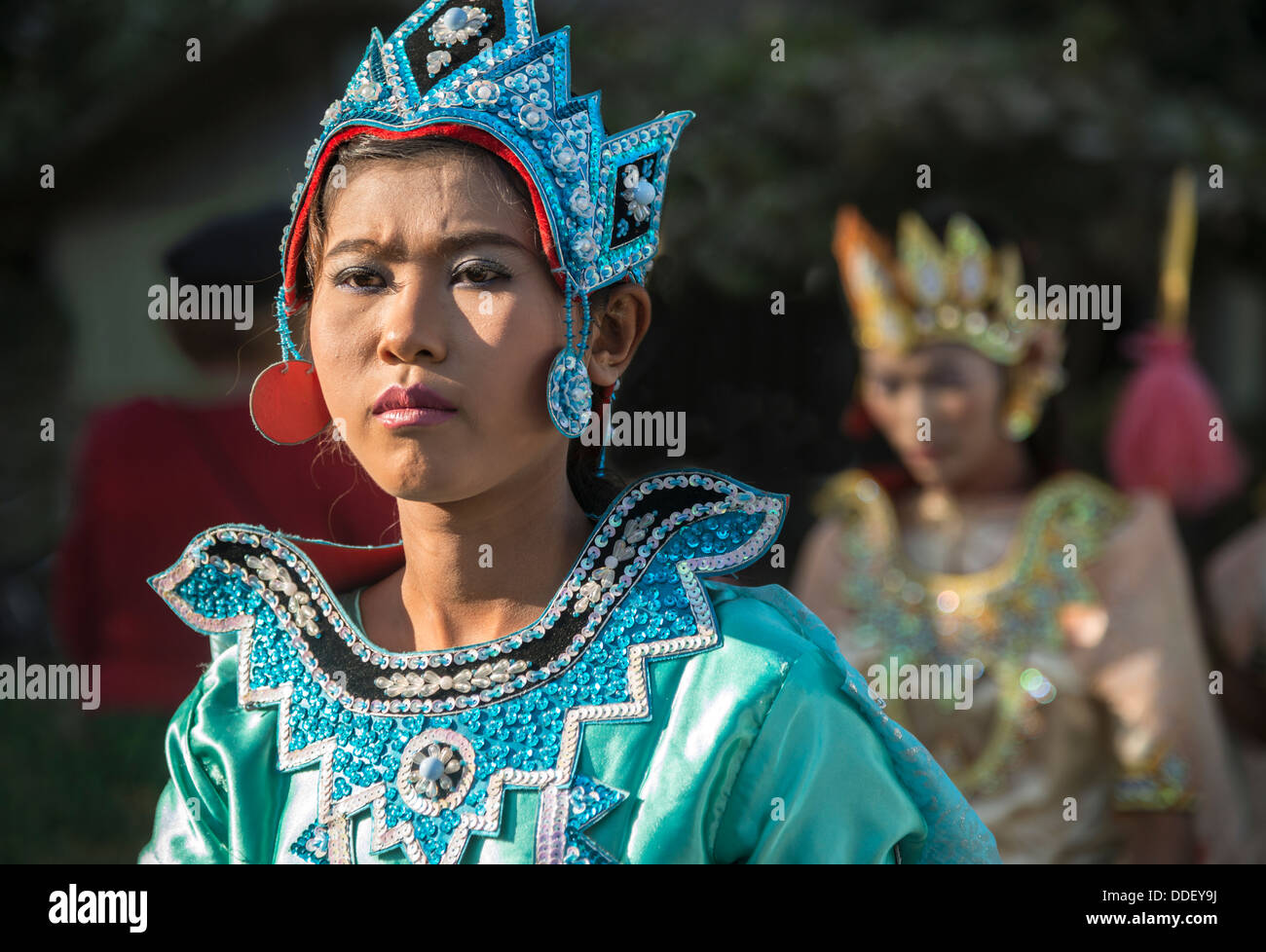 Frauen in ein fest für die Initiation der jungen Mönche Mandalay Myanmar Stockfoto