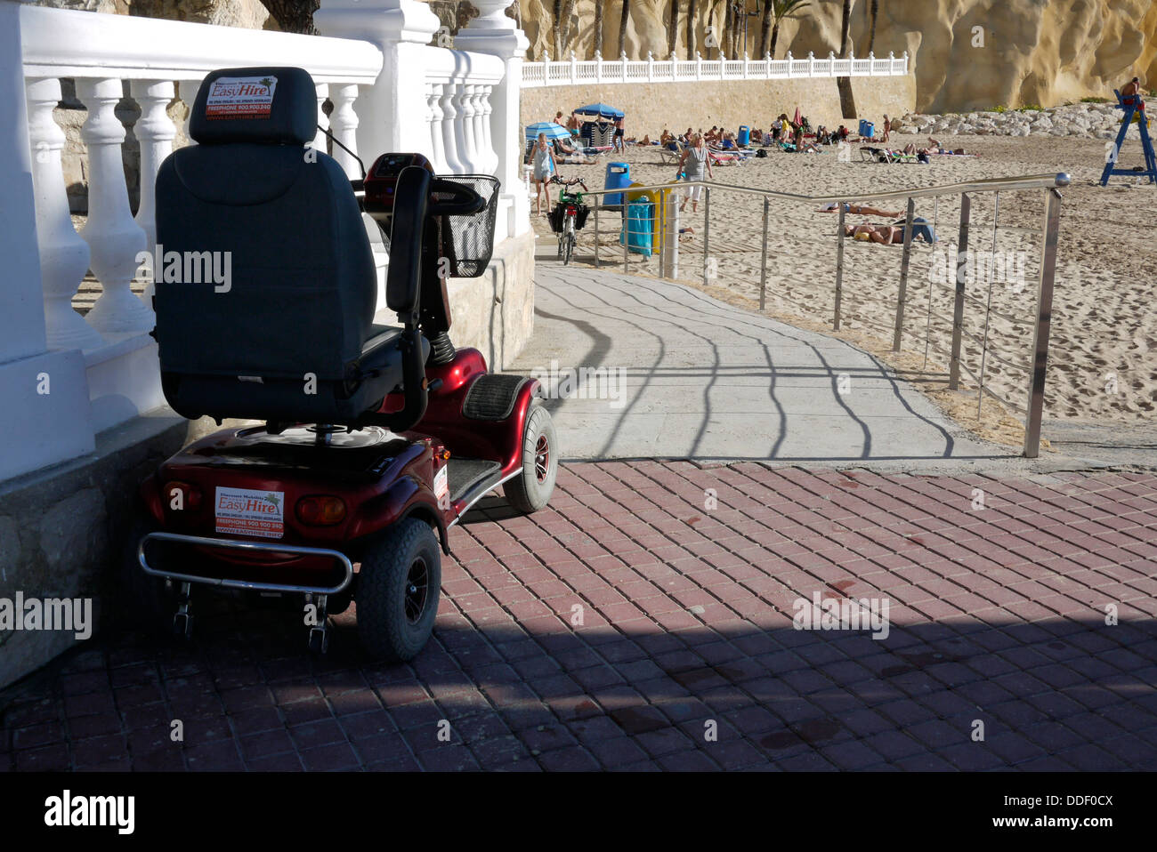 Behindertengerechter Zugang zum Strand in Benidorm, Costa Blanca Spain Stockfoto