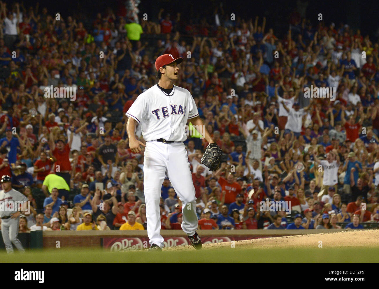 Yu Darvish (Rangers), 30. August 2013 - MLB: Yu Darvish der Texas Rangers feiert während der Major League Baseball Spiel gegen die Minnesota Twins bei Rangers Ballpark in Arlington in Arlington, Texas, Vereinigte Staaten von Amerika. (Foto: AFLO) Stockfoto