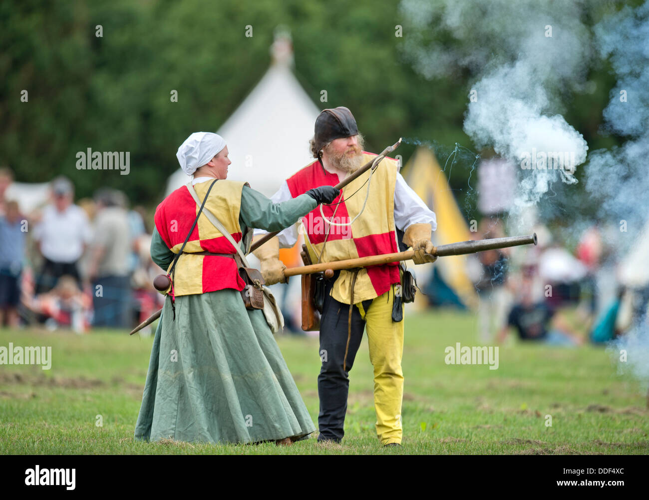 Der "Berkeley Scharmützel" mittelalterlichen Reinactments in Berkeley Castle in der Nähe von Gloucester wo der 500. Jahrestag der Schlacht von Fl Stockfoto