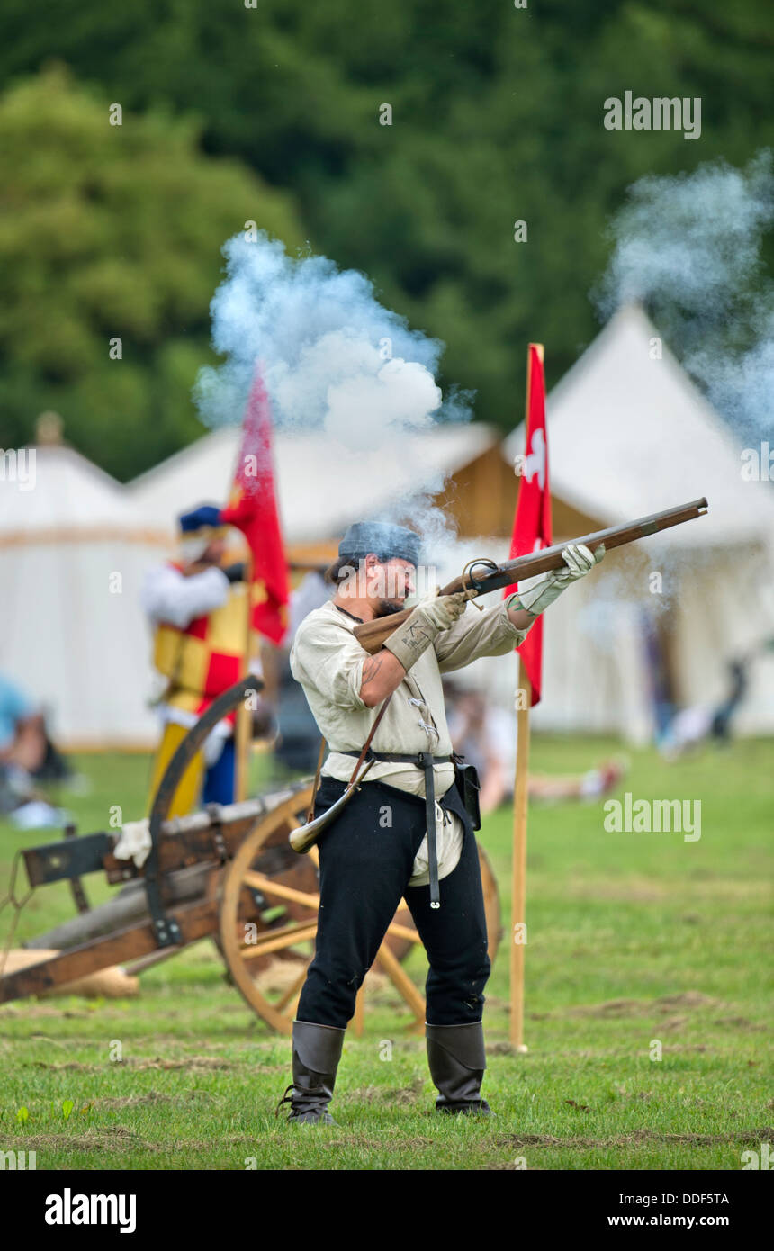 Der "Berkeley Scharmützel" mittelalterlichen Reinactments in Berkeley Castle in der Nähe von Gloucester wo der 500. Jahrestag der Schlacht von Fl Stockfoto