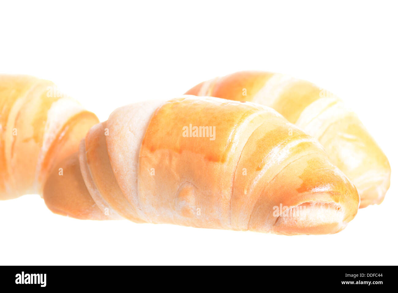 Mehrere Stücke von Croissant Brot isoliert auf weiss Stockfoto