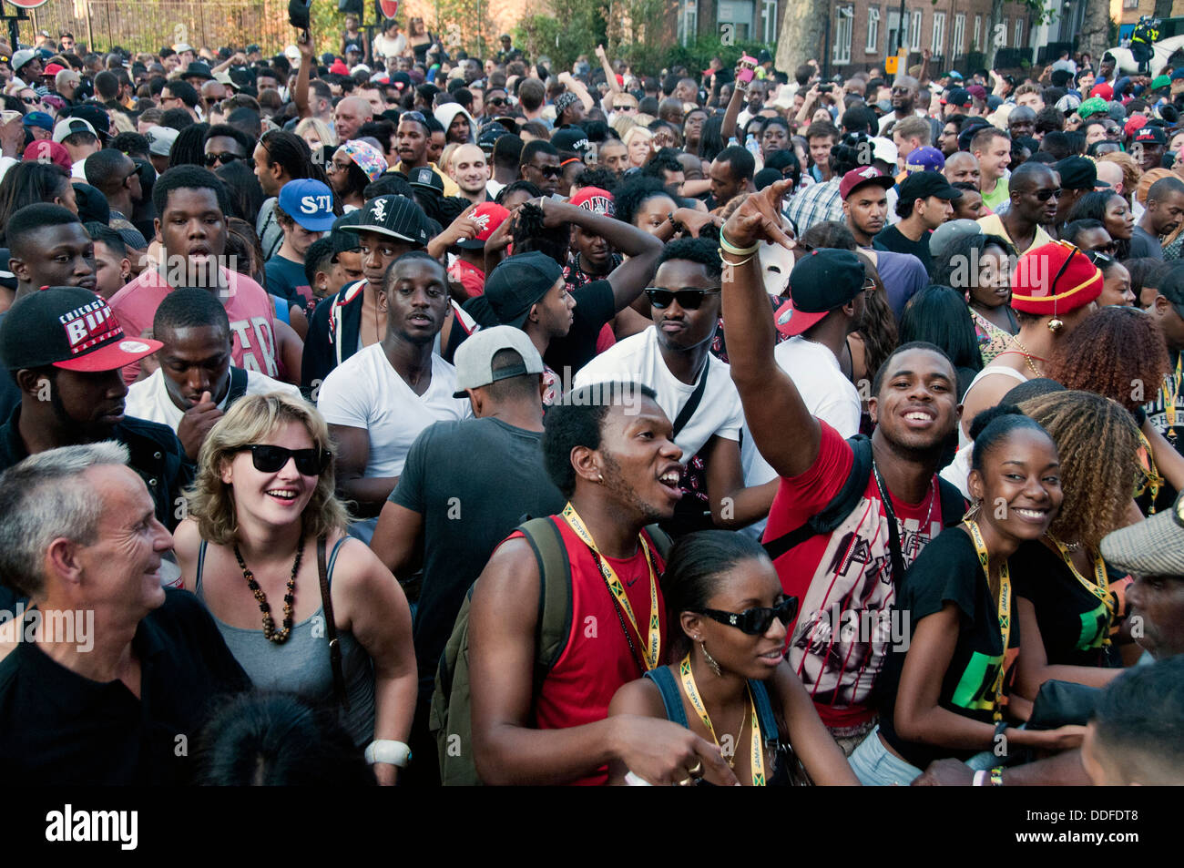 Große Menschenmenge beim Straßenfest Konzert in Notting Hill Gate Stockfoto