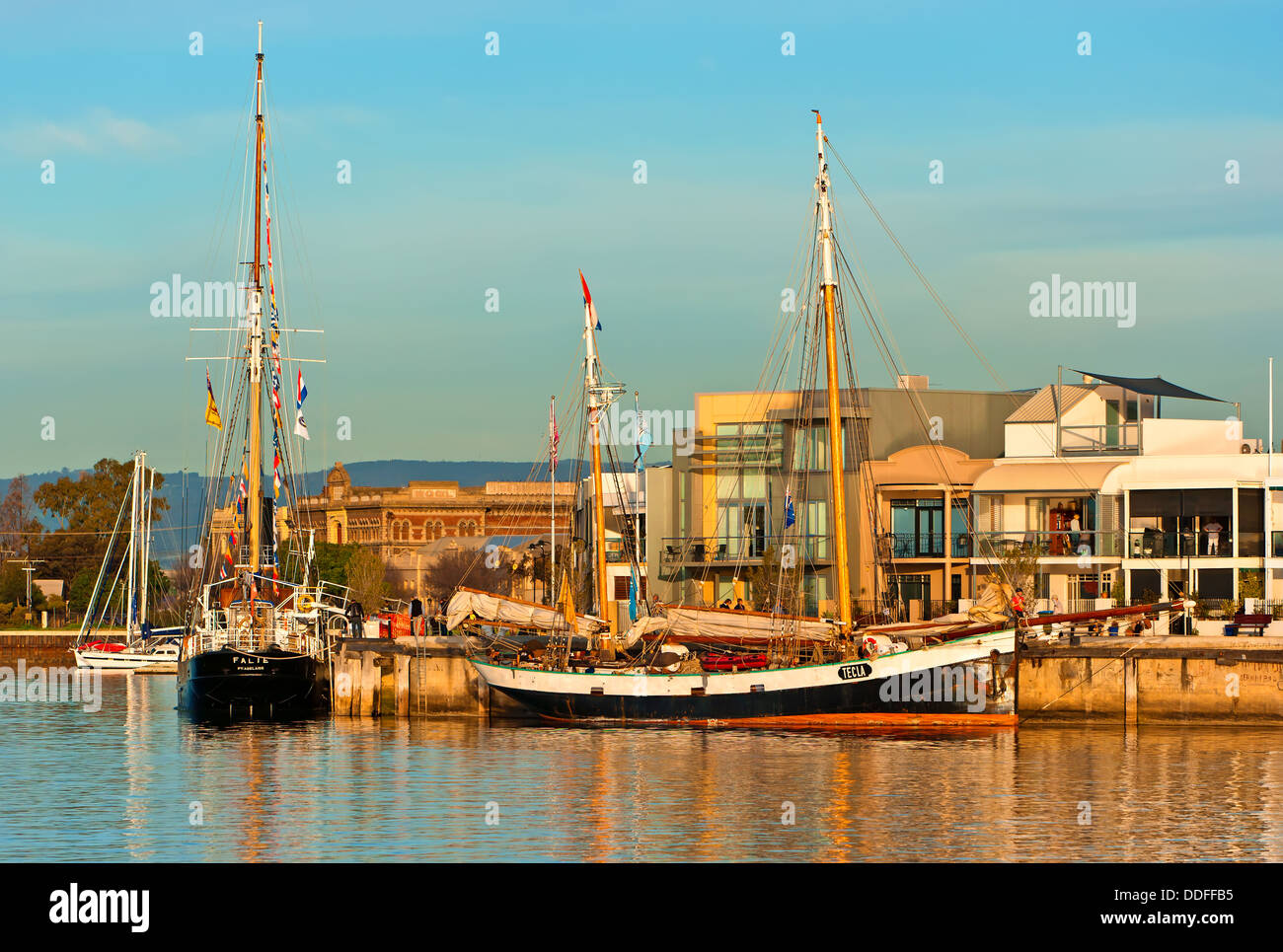 Niederländische Großsegler angedockt an der Anlegestelle am Fluss Port in Port Adelaide South Australia Stockfoto